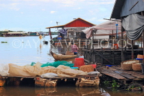 CAMBODIA, Tonle Sap Lake, Mechrey Floating Village, CAM855JPL