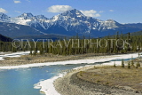 CANADA, Alberta, Jasper National Park, Athabasca river and Pyramid mountain, CAN724JPL