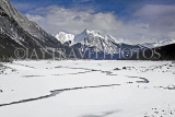 CANADA, Alberta, Jasper National Park, frozen Medecine Lake along Maligne Lake Road, CAN740JPL
