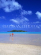 COOK ISLANDS, Aitutaki Islands, Moturakau Island, beach and tourist couple, CI609JPL