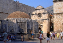 CROATIA, Dubrovnik, Old Town, Onofrio's large fountain, CRO42`1JPL