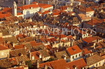 CROATIA, Dubrovnik, Old Town and roof tops, CRO438JPL