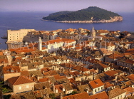 CROATIA, Dubrovnik, Old Town view and rooftops, CRO44JPL