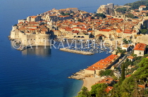 CROATIA, Dubrovnik, coast and Old Town view, CRO445JPL