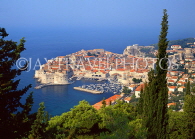 CROATIA, Dubrovnik, coast and Old Town view, CRO490JPL