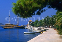 CROATIA, Elaphite Islands (Dubrovnik Coast), SIPAN, waterfront and boats, CRO379JPL