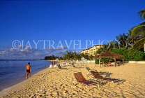 Cayman Islands, GRAND CAYMAN, Seven Mile Beach, and sunbeds, CAY101JPL