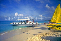 Cayman Islands, GRAND CAYMAN, Seven Mile Beach and boats, CAY214JPL
