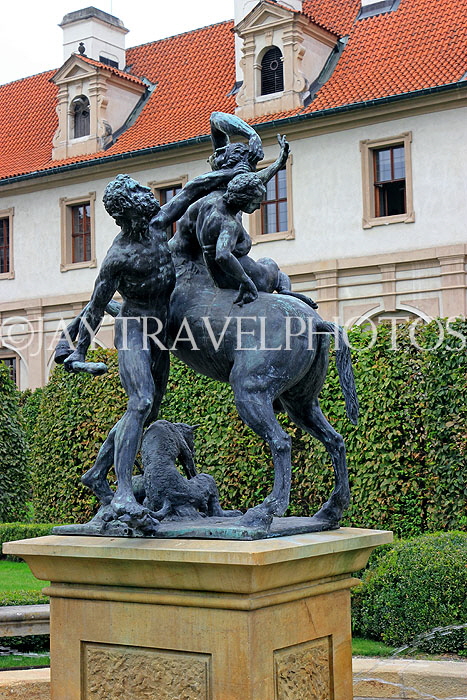 Czech Rep, PRAGUE, Mala Strana, Wallenstein Palace gardens, sculpture, CZ1526JPL