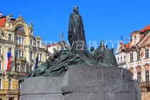 Czech Rep, PRAGUE, Old Town Square, and Jan Hus monument, CZ1372JPL