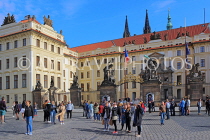 Czech Rep, PRAGUE, Prague Castle (Matthias Gates entrance), and tourists, CZ1362JPL