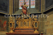 Czech Rep, PRAGUE, Prague Castle complex, St Vitus Cathedral, interior, altar, CZ1302JPL