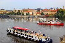 Czech Rep, PRAGUE, River Vlatava, city view and sightseeing cruise boats, CZ1154JPL