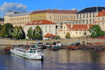 Czech Rep, PRAGUE, city view, river Vlatava, and sightseeing boat, CZ1373JPL