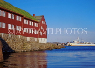 FAROE ISLANDS, Streymoy, Torshavn, red timber houses with turf roofs, FAR70JPL
