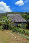 FIJI, Viti Levu Island, traditional Bure (Fijian house) with thatched roof, FIJ885JPL