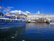 FINLAND, Helsinki, Market Square, waterfront and sightseeing boat, FIN725JPL