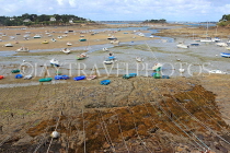 FRANCE, Brittany, SAINT-BRIAC, coast and boats at low tide, FRA2736JPL
