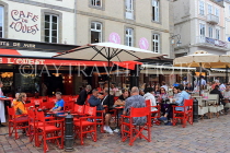 FRANCE, Brittany, SAINT-MALO, Old Town, outdoor cafe restaurant scene, FRA2679JPL