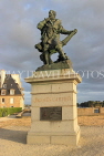 FRANCE, Brittany, SAINT-MALO, Old Town, ramparts, Jacques Cartier statue, FRA2648JPL