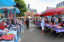 FRANCE, Brittany, SAINT-MALO, Place Bouvet, Marché de St Servan, outdoor market, FRA2698JPL