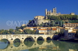 FRANCE, Languedoc-Roussillon, BEZIERS, town cathedral and bridge, FRA2056JPL