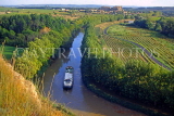 FRANCE, Languedoc-Roussillon, CANAL DU MIDI and barge, vineyards, FRA976JPL