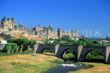 FRANCE, Languedoc-Roussillon, CARCASSONNE, medieval walls and stone bridge, River Aude, FRA979JPL