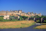 FRANCE, Languedoc-Roussillon, CARCASSONNE, stone bridge over River Aude, old city walls, FRA980JPL