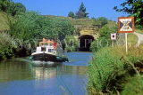 FRANCE, Languedoc-Roussillon, Canal Du Midi, boat cruising, FRA996JPL