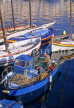 FRANCE, Languedoc-Roussillon, SETE, fishing boats and fishermen mending nets, FRA499JPL