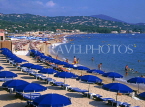 FRANCE, Provence, Cote d'Azure, SAINTE-MAXIME, beach and blue sunshades, FRA1958JPL