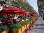 France, PARIS, Avenue des Champe Elysees, outdoor cafe scene, FR671JPL