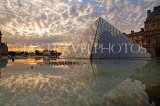 France, PARIS, Louvre Museum, Pyramid entrance, dusk view, FRA2106JPL