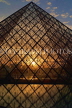 France, PARIS, Louvre Museum, Pyramid entrance, dusk view, FRA2107JPL