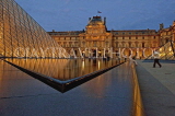 France, PARIS, Louvre Museum and Pyramid entrance, dusk view, FRA2098JPL