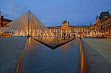 France, PARIS, Louvre Museum and Pyramid entrance, dusk view, FRA2100JPL