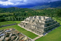GUATEMALA, Tikal, Mayan sites, Zaculeu Plaza 1, Temple 3, GUA249JPL