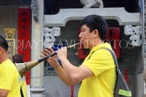 HONG KONG, Cheung Chau island, Tin Hau Festival parades, musicians, HK1608JPL