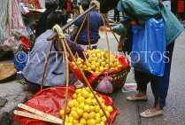 HONG KONG, Hong Kong Island, Central, Pottinger Street area, fruit vendor, HK2525JPL