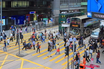 HONG KONG, Hong Kong Island, Des Voeux Road (Central), people crossing the road, HK2070JPL