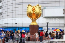 HONG KONG, Hong Kong Island, Wan Chai, Golden Bauhinia Sq, Bauhinia statue, HK2093JPL