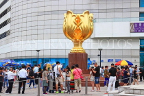 HONG KONG, Hong Kong Island, Wan Chai, Golden Bauhinia Sq, Bauhinia statue, HK2094JPL