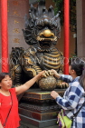 HONG KONG, Kowloon, Wong Tai Sin Temple, Bronze Dragon statue at entrance, HK1099JPL