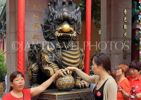 HONG KONG, Kowloon, Wong Tai Sin Temple, Bronze Dragon statue at entrance, HK1100JPL