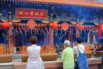 HONG KONG, Kowloon, Wong Tai Sin Temple, Main Altar, worshippers, incense sticks, HK1131PL