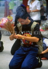 HONG KONG, Kowloon, Wong Tai Sin Temple, Taoist, worshipper with joss sticks, HK487JPL