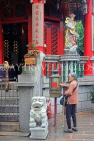 HONG KONG, Kowloon, Wong Tai Sin Temple, Yue Hing Shrine, and worshipper, HK1190JPL