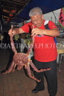 HONG KONG, Sai Kung, waterfront, Hung Kee Seafood Restaurant, man holiding large crab, HK1392JPL