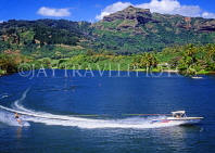 Hawaiian Islands, KAUAI, Wailua River and water skier, HAW2420JPL